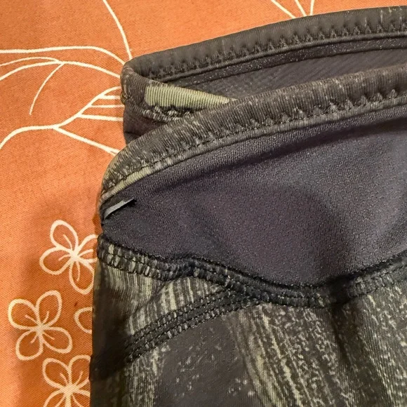 lululemon women’s leggings 23 inch fresh mesh run crop black & Green - Picture 3 of 9